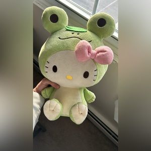 Hello kitty dressed as green froggy